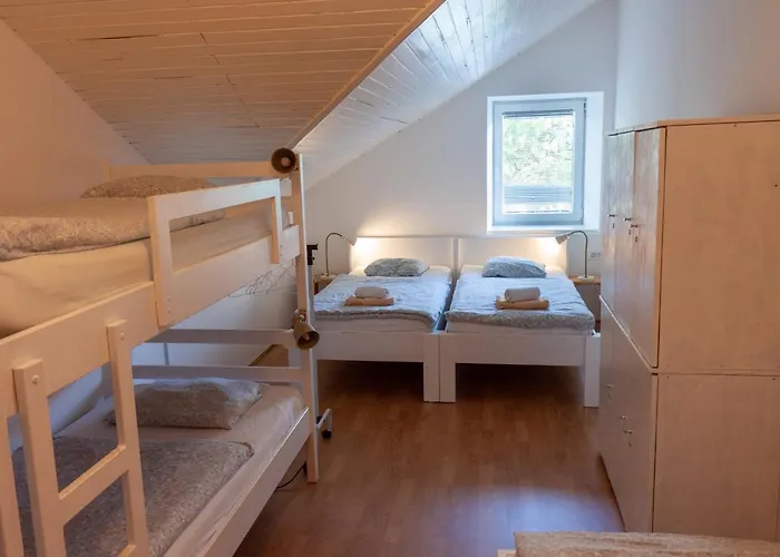 Hostel Vila Veselova, City Center Λιουμπλιάνα